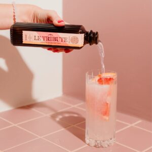 Cocktail con Le Tribute Pink Grapefruit - Mezcal Paloma